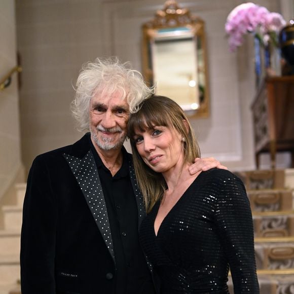 Louis Bertignac et sa femme Laetitia Brichet lors du photocall et du cocktail de la soirée des "Stéthos d'or 2023" à l'hôtel Four Seasons George V à Paris, le 27 mars 2023.  

© Bellak-Guirec/Bestimage