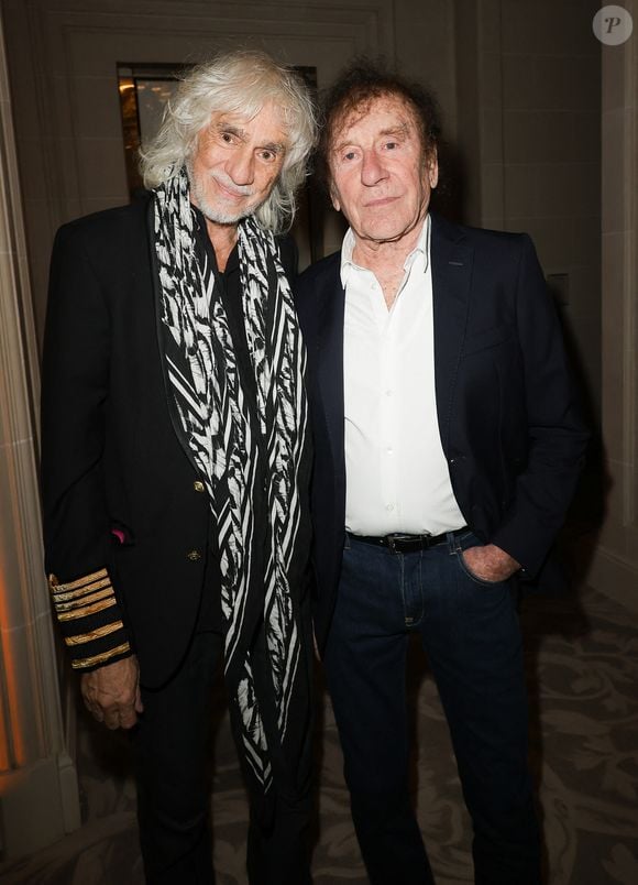 Louis Bertignac et Alain Souchon - Soirée de gala pour la Fondation de la Recherche en Physiologie, "Les Stéthos d'Or" au Four Seasons Hôtel George V à Paris le 16 mars 2026. 

© Coadic Guirec/Bestimage