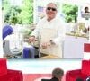Gilbert Montagné sur le plateau de Vivement dimanche sur France 3.