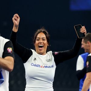 Amel Bent - Match de futsal lors de la nouvelle édition du Foot-Concert organisé par le Réseau A.Ma.N.D./Huntington Avenir à la LDLC Arena à Lyon le 11 Novembre 2024. Cet événement solidaire unique en France rassemble le sport et la musique pour lutter contre les maladies neurodégénératives. © Dominique Jacovides/Bestimage