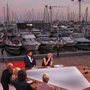 Exclusif - Louise Ekland, Bastien Bouillon, Anne-Elisabeth Lemoine, Monica Bellucci, Bertrand Chameroy, Vincent Lacoste, Simon Abkarian, Nadia Tereszkiexicz - Plateau de l'émission "C à vous" lors du 79ème Festival International du Film de Cannes le 21 mai 2026.  © Jack Tribeca / Bestimage