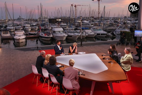 Exclusif - Louise Ekland, Bastien Bouillon, Anne-Elisabeth Lemoine, Monica Bellucci, Bertrand Chameroy, Vincent Lacoste, Simon Abkarian, Nadia Tereszkiexicz - Plateau de l'émission "C à vous" lors du 79ème Festival International du Film de Cannes le 21 mai 2026.  © Jack Tribeca / Bestimage
