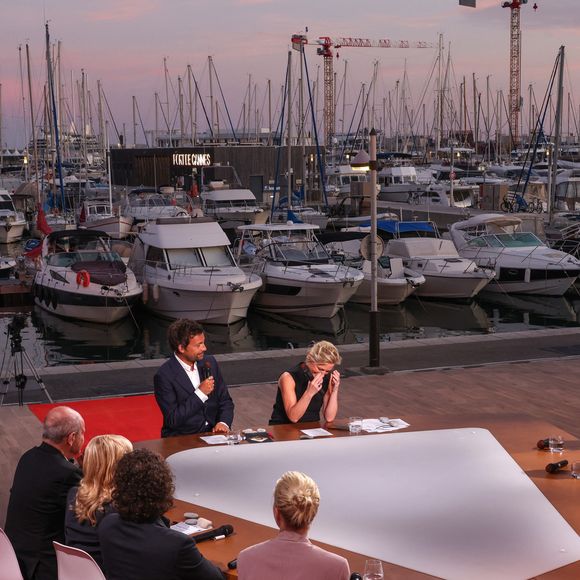 Exclusif - Louise Ekland, Bastien Bouillon, Anne-Elisabeth Lemoine, Monica Bellucci, Bertrand Chameroy, Vincent Lacoste, Simon Abkarian, Nadia Tereszkiexicz - Plateau de l'émission "C à vous" lors du 79ème Festival International du Film de Cannes le 21 mai 2026.  © Jack Tribeca / Bestimage