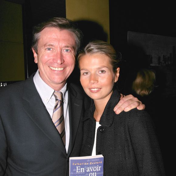 Le journaliste Jacques Legros et sa fille assistent à la soirée de présentation du livre de la chasseuse de têtes et auteure Catherine Euvrard, 'En avoir ou non', au club 'L'Etoile' à Paris-France le 27 septembre 2004. Photo par Benoit Pinguet/ABACA.