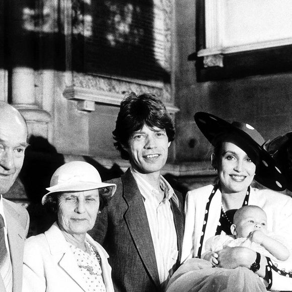 Mick Jagger et Jerry Hall en famille, en juin 1984, lors du baptême de leur fille Elizabeth. Photo : Alamy/ABACAPRESS.COM