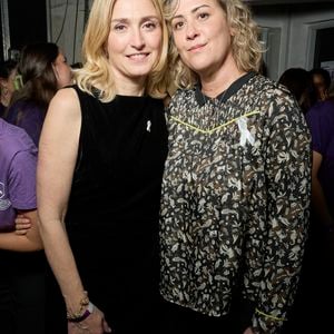 Exclusif - Julie Gayet, Caroline Darian (fille de Gisèle Pelicot) - Studio - Enregistrement du concert "Nos voix pour toutes", au profit de La fondation des femmes, à l'Adidas Arena à Paris, diffusée le 11 décembre sur TMC
© Cyril Moreau-Coadic Guirec / Bestimage