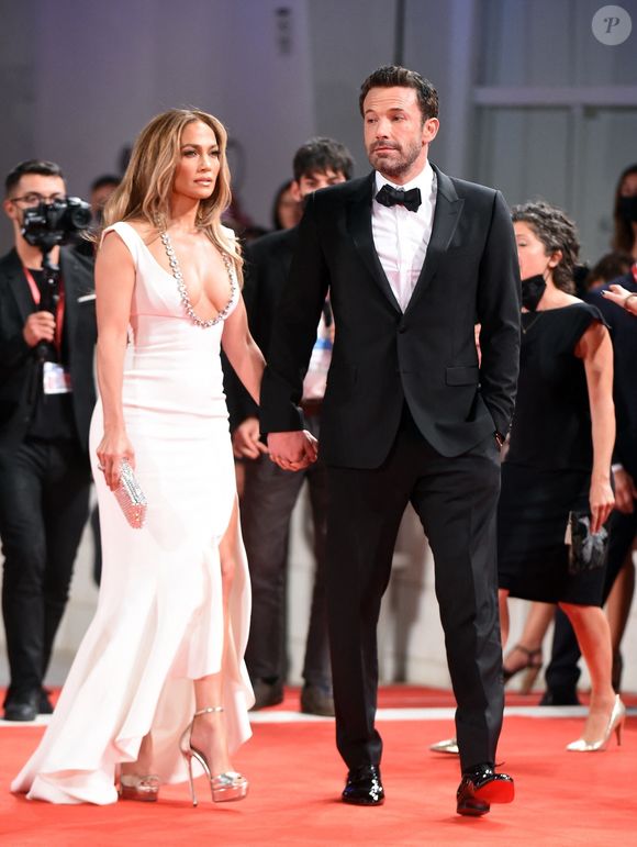 Ben Affleck et Jennifer Lopez affichent leur amour retrouvé sur le red carpet du film "The last Duel" lors du 78ème festival international du film de Venise, la Mostra le 10 septembre 2021. Backgrid UK/ Bestimage