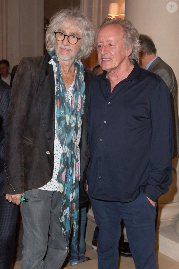 Louis Bertignac et Didier Barbelivien assistent au gala ' Les Stethos D'Or 2019' au Four Seasons Hotel George V le 11 mars 2019 à Paris, France. Photo Nasser Berzane/ABACAPRESS.COM