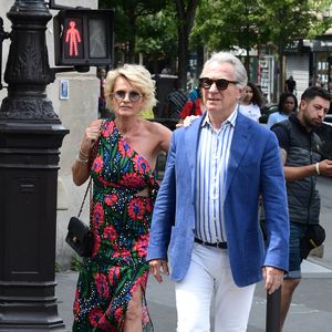 Sophie Davant et son compagnon William Leymergie - Mariage de Claude Lelouch à la mairie du 18ème à Paris. Le 17 juin 2023. © Agence / Bestimage