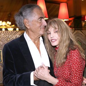 Bernard-Henri Lévy et Arielle Dombasle lors de la soirée de remise du prix littéraire de la Closerie des Lilas à Paris le 6 mai 2026. 

© Cédric Perrin / Bestimage