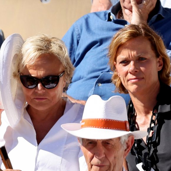 Récemment sur "TF1"

Muriel Robin et sa femme Anne Le Nen - Célébrités dans les tribunes des Internationaux de France de tennis de Roland Garros 2024 à Paris le 7 juin 2024. © Jacovides-Moreau/Bestimage