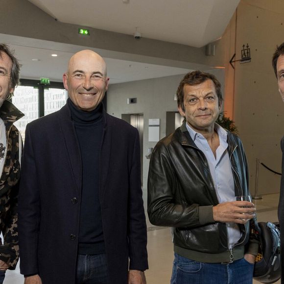 Exclusif - Jean-Luc Reichmann, Nicolas Canteloup, Laurent Mariotte, François Pellissier (Président exécutif de TF1 PUB et Directeur des Sports du Groupe TF1) au vernissage de l'exposition photographique de Nikos Aliagas "Regards Miroirs" à la Seine Musicale à Boulogne-Billancourt, le 14 avril 2022. 

Photo : Cyril Moreau / Bestimage