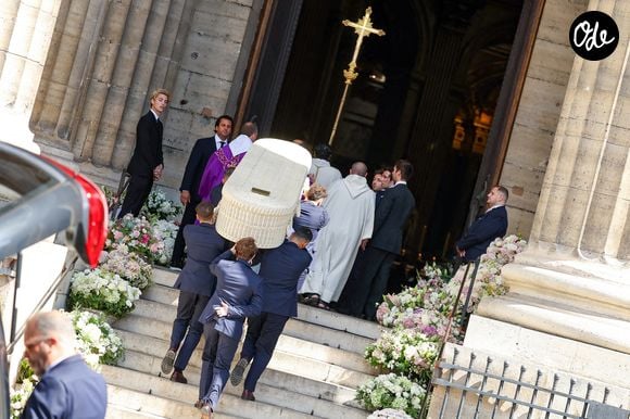 Cercueil de la défunte - Arrivées aux obsèques de Mathilde Favier en l'église Saint-Sulpice à Paris le 31 aout 2026. © Dominique Jacovides-Cyril Moreau/Bestimage