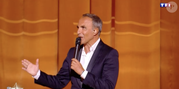 Nikos Aliagas a expliqué en direct que la chanteuse, bien que présente à Paris, ne pouvait pas se déplacer.

Extrait du lancement de la "Star Academy" sur TF1