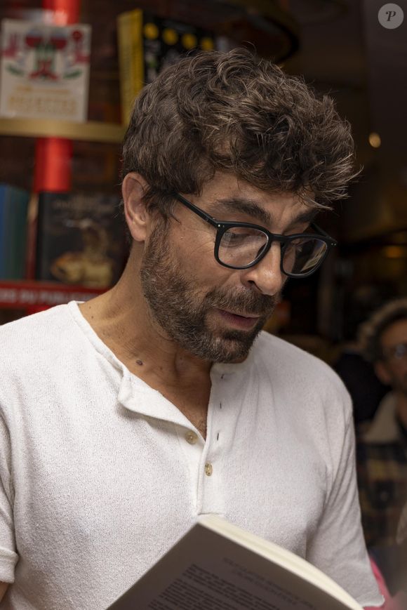 Agustín Galiana lors du lancement et la dédicace du livre de Agustín Galiana "Un homme debout" au Drugstore à Paris le 9 octobre 2025. © Vincenzo Arnone / Bestimage