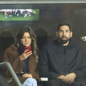 Nikola Karabatic et sa femme Géraldine Pillet dans les tribunes du Stade de France à Saint-Denis, le 21 octobre 2023. 

© Cyril Moreau/Bestimage