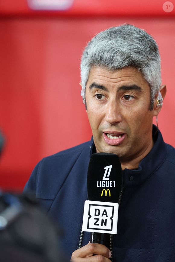 Smaïl Bouabdellah (DAZN) lors du match LOSC Lille vs Paris Saint-Germain, Ligue 1, Decathlon Arena stade Pierre Mauroy, le 1 septembre 2024
