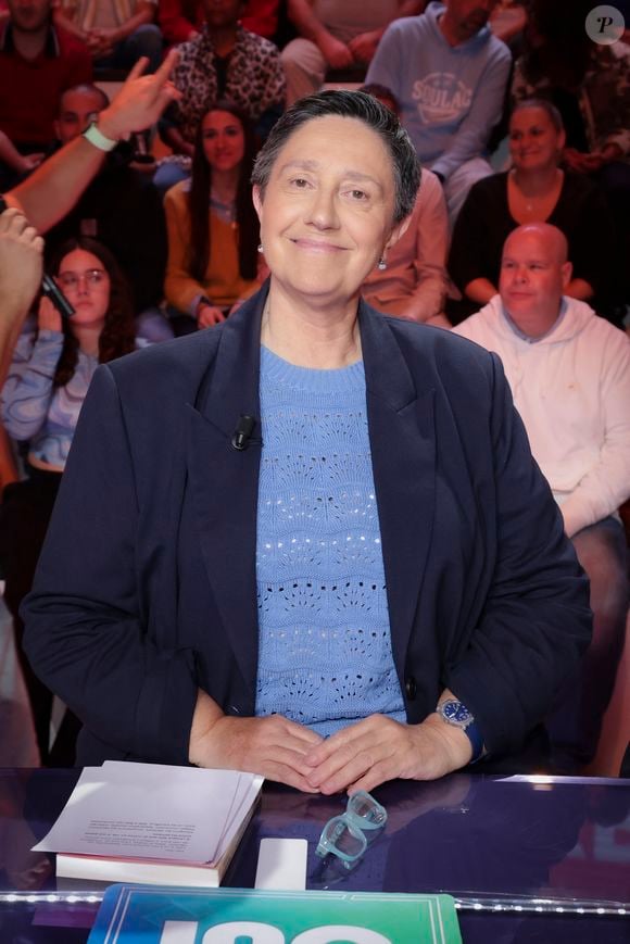 Exclusif - Danielle Moreau sur le plateau de l'émission "Tout beau, tout n9uf" présentée par C.Hanouna, et diffusé en direct sur W9, Paris, France, le 3 octobre 2025. © Jack Tribeca / Bestimage