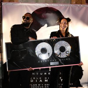 Gims et DemDem lors de la remise d'un double disque de diamant à Gims à la galerie Bourbon à Paris, le 4 octobre 2021.

© Veeren Ramsamy / Bestimage