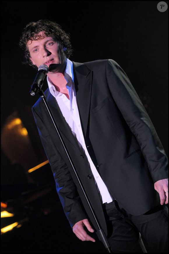 Après plusieurs années à gérer un cabaret en Dordogne, le chanteur met l'établissement en vente. 

Olivier Villa en concert au théâtre de l'Européen à Paris
