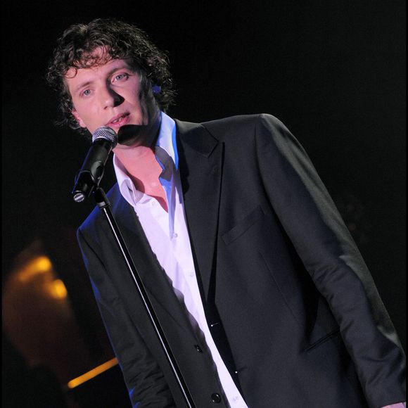 Après plusieurs années à gérer un cabaret en Dordogne, le chanteur met l'établissement en vente. 

Olivier Villa en concert au théâtre de l'Européen à Paris