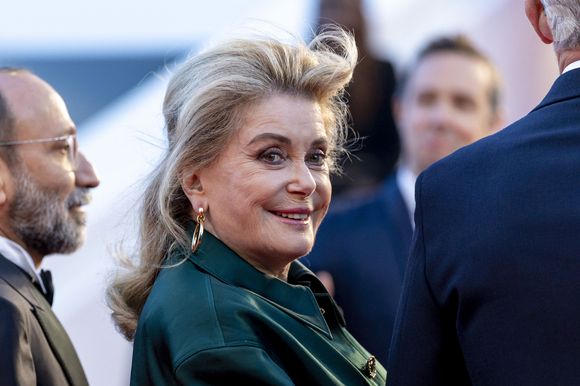 Catherine Deneuve - Montée des marches du film "Histoires parallèles" lors du 79ème Festival International du Film de Cannes, le 14 mai 2026. 

© Olivier Borde / Bestimage