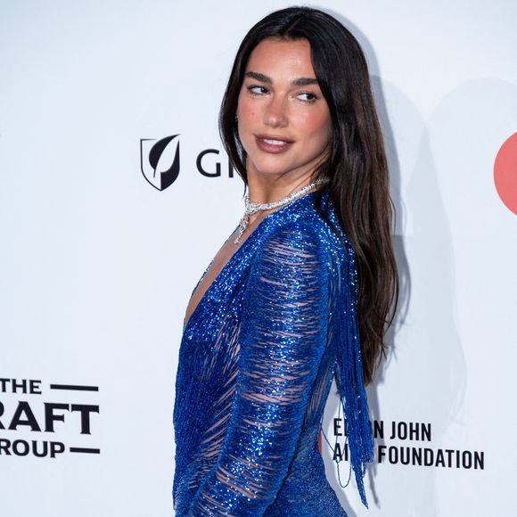 "Pour une touche des Baléares, direction le 2e arrondissement. Dès la première bouchée de Gilda, vous comprendrez que vous allez passer une excellente soirée", a alors écrit la compagne de Callum Turner.

Dua Lipa assiste à la soirée de visionnage des Oscars annuels de la Fondation Elton John AIDS au West Hollywood Park, West Hollywood, CA le 15 mars 2026. (Photo by Boston Schulz/SPUS/ABACAPRESS.COM