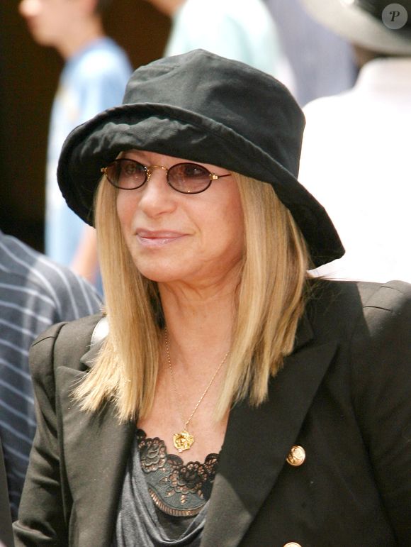 Barbra Streisand - Première du film "Standing Ovation à l'Universal Citywalk à Universal City - 2010.  (FAME PICTURES / BESTIMAGE).