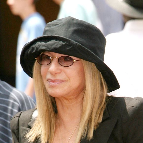 Barbra Streisand - Première du film "Standing Ovation à l'Universal Citywalk à Universal City - 2010.  (FAME PICTURES / BESTIMAGE).