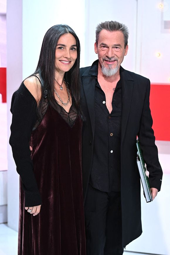 Florent Pagny et son épouse Azucena - Enregistrement de l'émisssion Vivement dimanche au studio Gabriel, presentée par Michel Drucker . Diffusion sur France 2 le 21 Novembre 2021 . © Guillaume Gaffiot / Bestimage