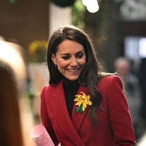 Le prince William, prince de Galles, et Catherine (Kate) Middleton, princesse de Galles, préparent des gâteaux gallois au Welsh Cake Shop à Pontypridd, le 26 février 2025. 
Julien Burton / Bestimage