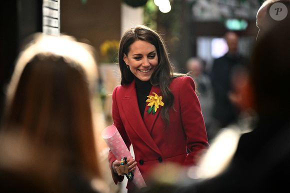 Le prince William, prince de Galles, et Catherine (Kate) Middleton, princesse de Galles, préparent des gâteaux gallois au Welsh Cake Shop à Pontypridd, le 26 février 2025. 
Julien Burton / Bestimage