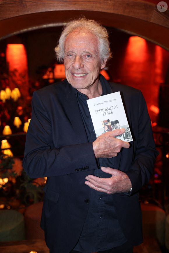 François Bernheim, dans son livre "Eddie Barclay et moi", raconte son expérience avec le producteur à travers des anecdotes tendres et amusées.

Francois Bernheim assiste au lancement du livre Francois Bernheim " Eddie Barclay et Moi " organisé par Five Eyes Production au Buddha Bar le 07 avril 2025 à Paris, France. Photo par Jerome Dominé/ ABACAPRESS.COM