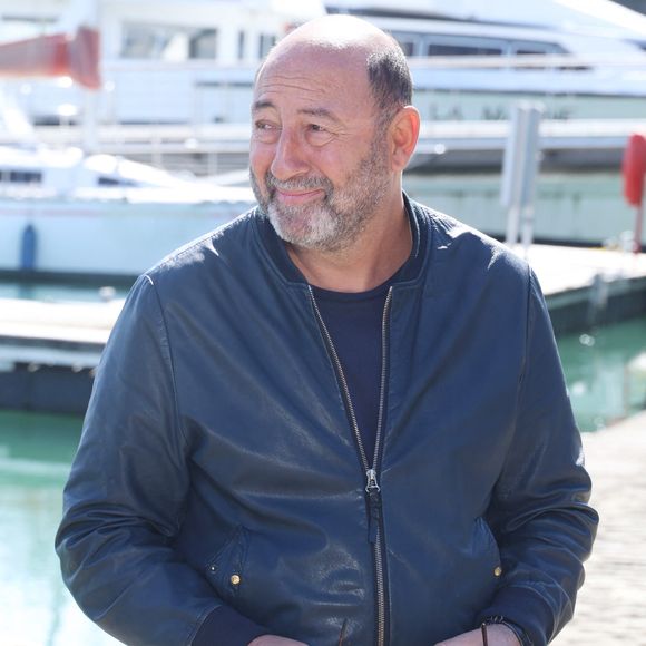 Kad Merad au photocall de la série "Belphegor" lors du 27ème Festival de la Fiction de la Rochelle (16 - 21 septembre 2025), le 17 septembre 2025. 

© Denis Guignebourg / Bestimage