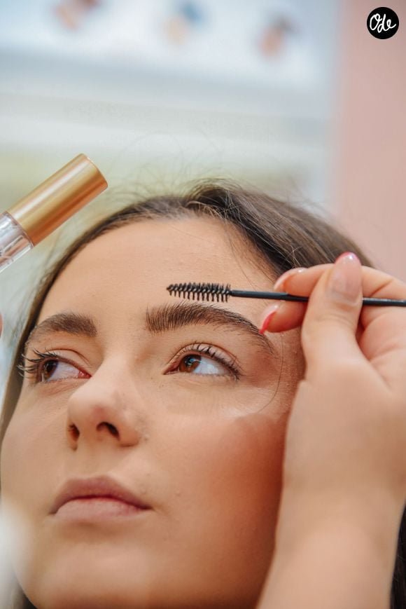 Deux outils incontournables suffisent aujourd'hui pour sublimer et fixer la ligne naturelle.