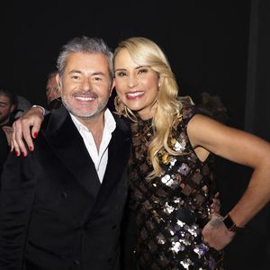 Elodie Gossuin accède à la notoriété le 9 décembre 2000, à Monaco, lorsqu'elle est élue Miss France à seulement 19 ans.

Jérôme Anthony, Elodie Gossuin en backstage du concert du gala de Noël de l'association Tout le monde contre le cancer fête ses 20 ans diffusé le 24 décembre sur M6 à l'Adidas Aren Porte de la Chapelle à Paris, France, le 4 décembre 2025.

© Jack Tribeca/Bestimage