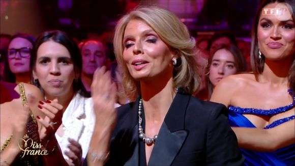 Et pour profiter pleinement de la soirée, la femme d'affaires s'est accompagnée d'une personne de choix, à savoir sa fille Margaux (née de ses amours avec son mari Laurent Schenten)

Miss France 2025, sur TF1