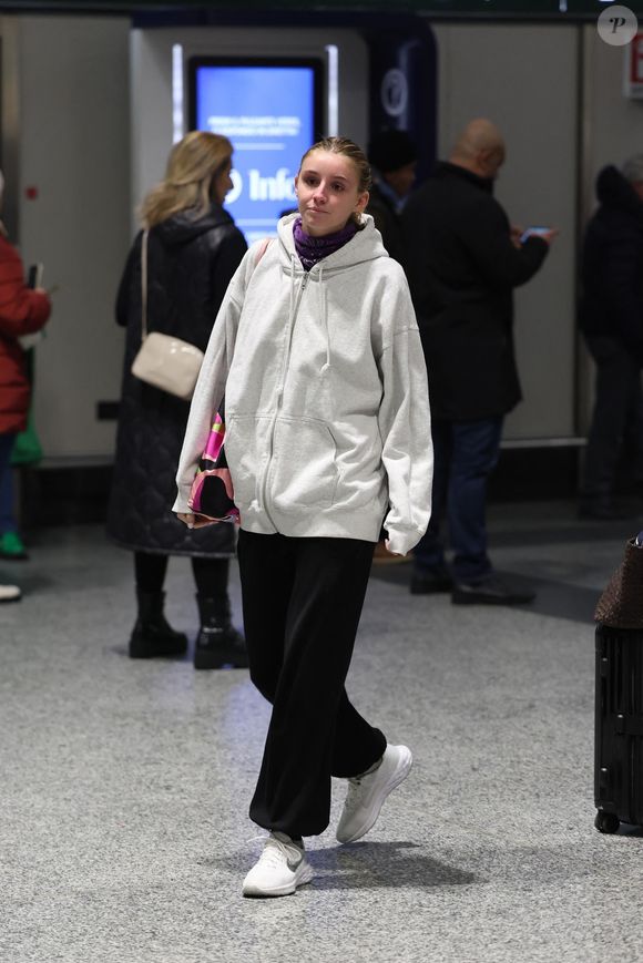 La princesse Victoria de Savoie, nouvelle prétendante au trône d'Italie, aperçue à l'aéroport. Backgrid UK/ Bestimage