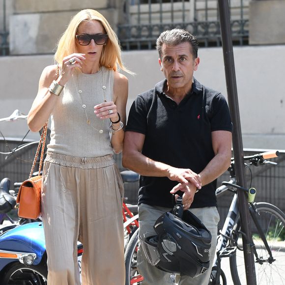 Albert Kassabi (Bébert du groupe Les Forbans) et sa femme Astrid - J.L.Lahaye s'est marié en secondes noces avec sa compagne P.Aubin à la mairie du 18ème arrondissement de Paris, le 2 juillet 2025. © Agence / Bestimage