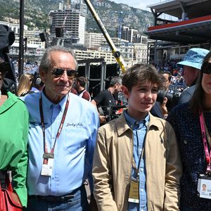 Raphael Elmaleh, Charlotte Casiraghi, Khadja Nin, Jacky Ickx - Les people dans les paddocks la veille du Grand Prix de Formule 1 (F1) de Monaco le 24 mai 2025.
© Lionel Urman / Bestimage