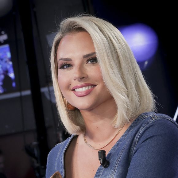Kelly Vedovelli est maman depuis quelques jours

Exclusif - Kelly Vedovelli - Sur le plateau de l'émission TPMP (Touche Pas à Mon Poste) présentée en direct par C.Hanouna et diffusée sur C8 - Paris - © Jack Tribeca / Bestimage