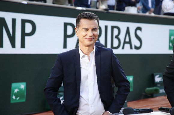 Exclusif - Laurent Luyat - Plateau de France Télévisions sur le court pour le direct de 20h à la suite de la Finale Hommes des Internationaux de France de Tennis de Roland Garros 2024, le 9 juin 2024. © Bertrand Rindoff / Bestimage