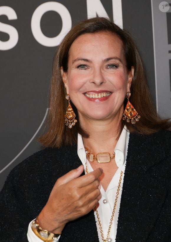 Carole Bouquet à l'avant-première de la série "La Maison" première série en langue française d'Apple TV+ à l’Elysées Biarritz à Paris, le 11 Septembre 2024. 

Photo : Coadic Guirec / Bestimage