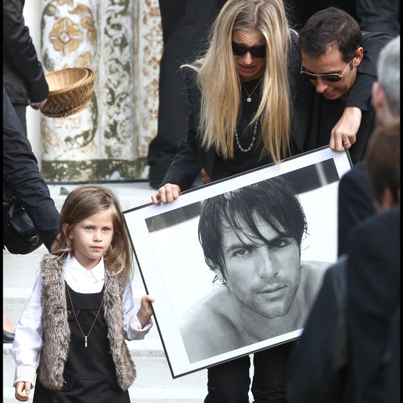 Valérie Bourdin et sa fille Sasha Nikolic lors des obsèques de son ancien compagnon Filip Nikolic à l'église russe de Sainte Geneviève des Bois en 2009.
Crédit : JACOVIDES-MOREAU / BESTIMAGE