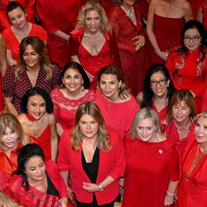 En parallèle, Camille joue un rôle clé au sein de la Croix-Rouge monégasque.
Camille Gottlieb et Chantal Ravera, la présidente de l'association, entourés par des membres de l'association durant la 8eme soirée du Coeur organisée par Femmes Leaders Mondiales Monaco au Yacht Club de Monaco, le 3 avril 2025. Au programme : tombola, défilé de mode, vente aux enchères d’œuvres... 
© Bruno Bebert/Bestimage