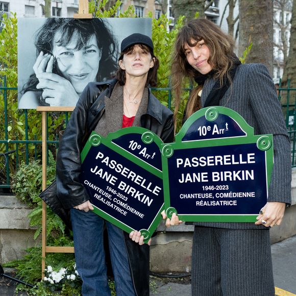 Lou Doillon et Charlotte Gainsbourg - Inauguration de la passerelle Jane Birkin devant les 41-43 quai de Valmy à Paris le 13 décembre 2025. © Cyril Moreau / Bestimage