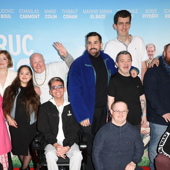 "J'ai eu du travail grâce à lui", un acteur du film "Un p'ti truc en plus" recruté par Emmanuel Macron

Clovis Cornillac, Alice Belaïdi, Marie Colin, Céline Groussard, Mayane Sarah El Baze, Ludovic Boul, Artus, Thibaut Conan, Arnaud Toupense, Marc Riso, Boris Pitoëff, Sofian Ribes, Benjamin Vandewalle et Gad Abecassis - Avant-Première du film "Un p'tit truc en plus" au cinema UGC Normandie à Paris. © Coadic Guirec/Bestimage