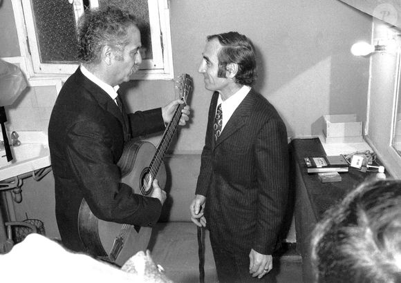 Archives - Georges Brassens et Charles Aznavour a Bobino. En 1969. AGENCE / BESTIMAGE