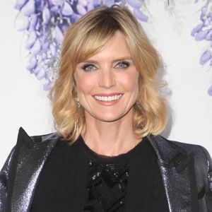 On se souvient évidemment d'Heather Locklear, l'incontournable Amanda Woodward. Mais une autre comédienne s'est fait connaître au début des années 1990 grâce à "Melrose Place" : Courtney Thorne-Smith.

Courtney Thorne-Smith au photocall du "Hallmark Channel Summer 2018 TCA Press Tour Event" à Beverly Hills. Los Angeles, le 26 juillet 2018. Backgrid USA / Bestimage
