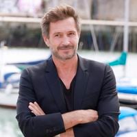 Alexandre Varga (Demain nous appartient) papa pour la première fois à 49 ans : il partage une première photo avec sa fille, qu'il a eue avec Aurélie